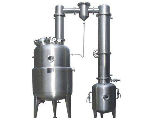 <b>主要用途： 主要適用于制藥、食品、化工等工業(yè)部門(mén)對液料的濃縮。并且亦能回收酒精和簡(jiǎn)單的回流提取。 結構： 本設備主要包括濃縮罐、第一冷凝器、汽液分離器、第二冷凝器、冷</b>