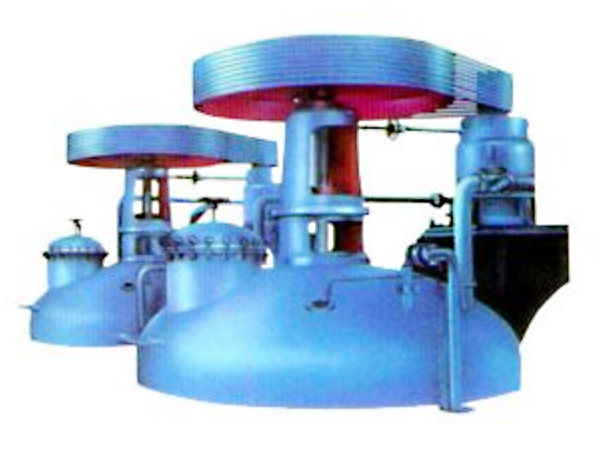 <b>我廠(chǎng)設計的 發(fā)酵罐 為標準式罐型，這種罐型當公稱(chēng)容積在6M3以下時(shí)罐采用夾套式。發(fā)酵氣的冷卻或加熱，均由夾套來(lái)完成。公稱(chēng)容積為6M3以上時(shí)，發(fā)酵氣的冷卻由立式排管來(lái)?yè)?，?/b>