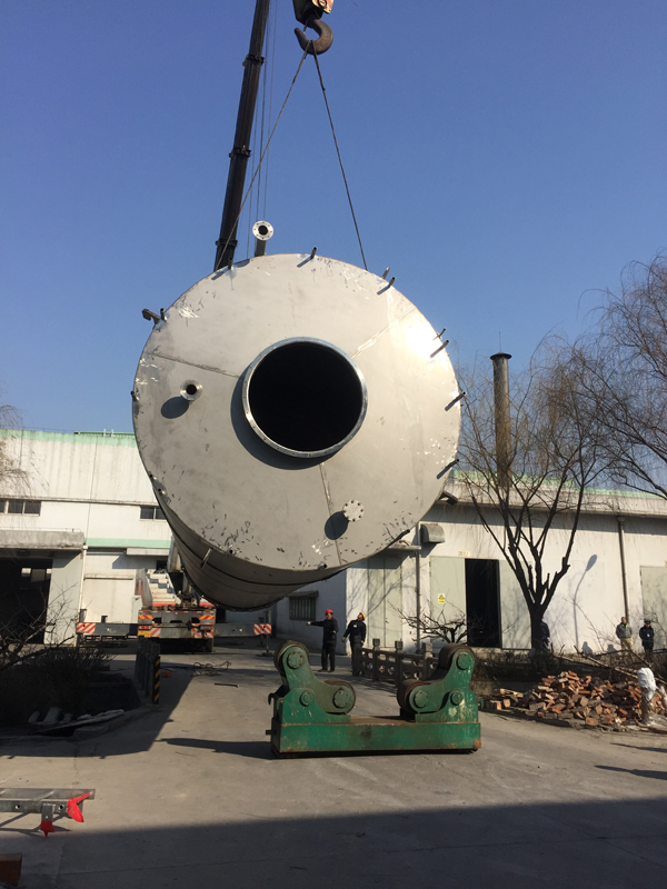 <b>不銹鋼、碳鋼制槽車(chē)、臥式立式貯罐、高位槽、計量罐。特殊規格可按用戶(hù)需求設計、制造。</b>